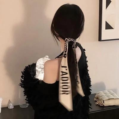 千钧。一发